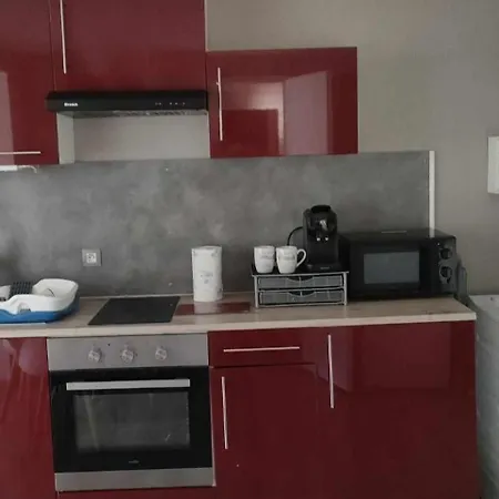 Apartman Joli Piece 15min A Pied Centre Depinal 4 Personnes Grace Au Canape Lit, Parking Prive Gratuit Et Parking Exterieur Gratuit Machine A Laver Tv Wifi Machine A Cafe Linge De Lit Et Serviettes Fournis