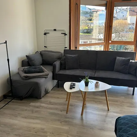 Joli Piece 15min A Pied Centre Depinal 4 Personnes Grace Au Canape Lit, Parking Prive Gratuit Et Parking Exterieur Gratuit Machine A Laver Tv Wifi Machine A Cafe Linge De Lit Et Serviettes Fournis Chantraine