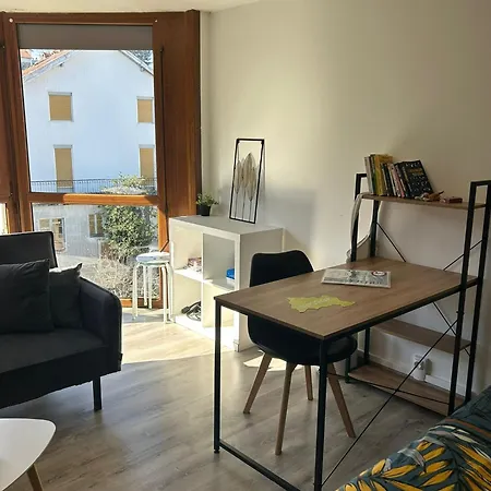 Apartment Joli Piece 15min A Pied Centre Depinal 4 Personnes Grace Au Canape Lit, Parking Prive Gratuit Et Parking Exterieur Gratuit Machine A Laver Tv Wifi Machine A Cafe Linge De Lit Et Serviettes Fournis *