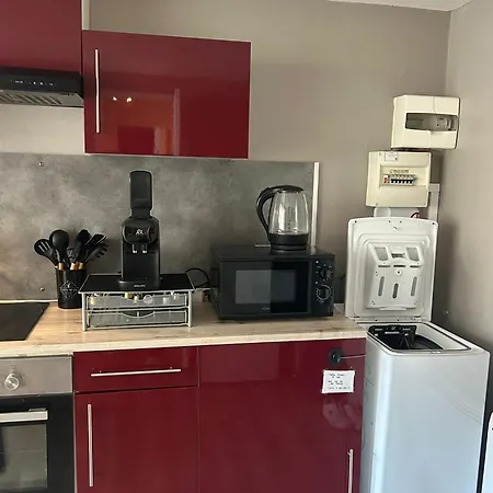Apartment Joli Piece 15min A Pied Centre Depinal 4 Personnes Grace Au Canape Lit, Parking Prive Gratuit Et Parking Exterieur Gratuit Machine A Laver Tv Wifi Machine A Cafe Linge De Lit Et Serviettes Fournis Chantraine