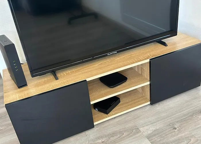 Joli Piece 15min A Pied Centre Depinal 4 Personnes Grace Au Canape Lit, Parking Prive Gratuit Et Parking Exterieur Gratuit Machine A Laver Tv Wifi Machine A Cafe Linge De Lit Et Serviettes Fournis