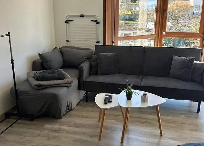 Joli Piece 15min A Pied Centre Depinal 4 Personnes Grace Au Canape Lit, Parking Prive Gratuit Et Parking Exterieur Gratuit Machine A Laver Tv Wifi Machine A Cafe Linge De Lit Et Serviettes Fournis Chantraine