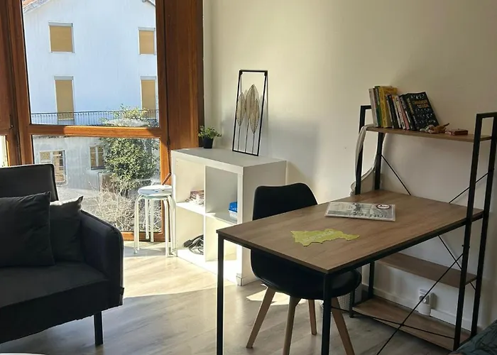 Apartment Joli Piece 15min A Pied Centre Depinal 4 Personnes Grace Au Canape Lit, Parking Prive Gratuit Et Parking Exterieur Gratuit Machine A Laver Tv Wifi Machine A Cafe Linge De Lit Et Serviettes Fournis *