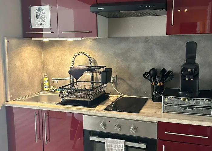 Joli Piece 15min A Pied Centre Depinal 4 Personnes Grace Au Canape Lit, Parking Prive Gratuit Et Parking Exterieur Gratuit Machine A Laver Tv Wifi Machine A Cafe Linge De Lit Et Serviettes Fournis Apartment