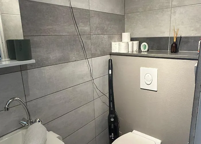 Joli Piece 15min A Pied Centre Depinal 4 Personnes Grace Au Canape Lit, Parking Prive Gratuit Et Parking Exterieur Gratuit Machine A Laver Tv Wifi Machine A Cafe Linge De Lit Et Serviettes Fournis Apartment *